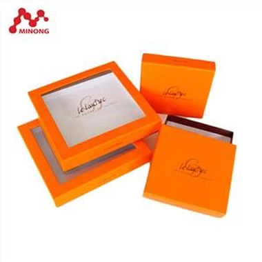জানালা সহ কাগজের লাঞ্চ বক্স